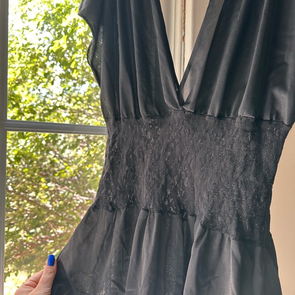 90s Sleep Top - Picture 2 of 3